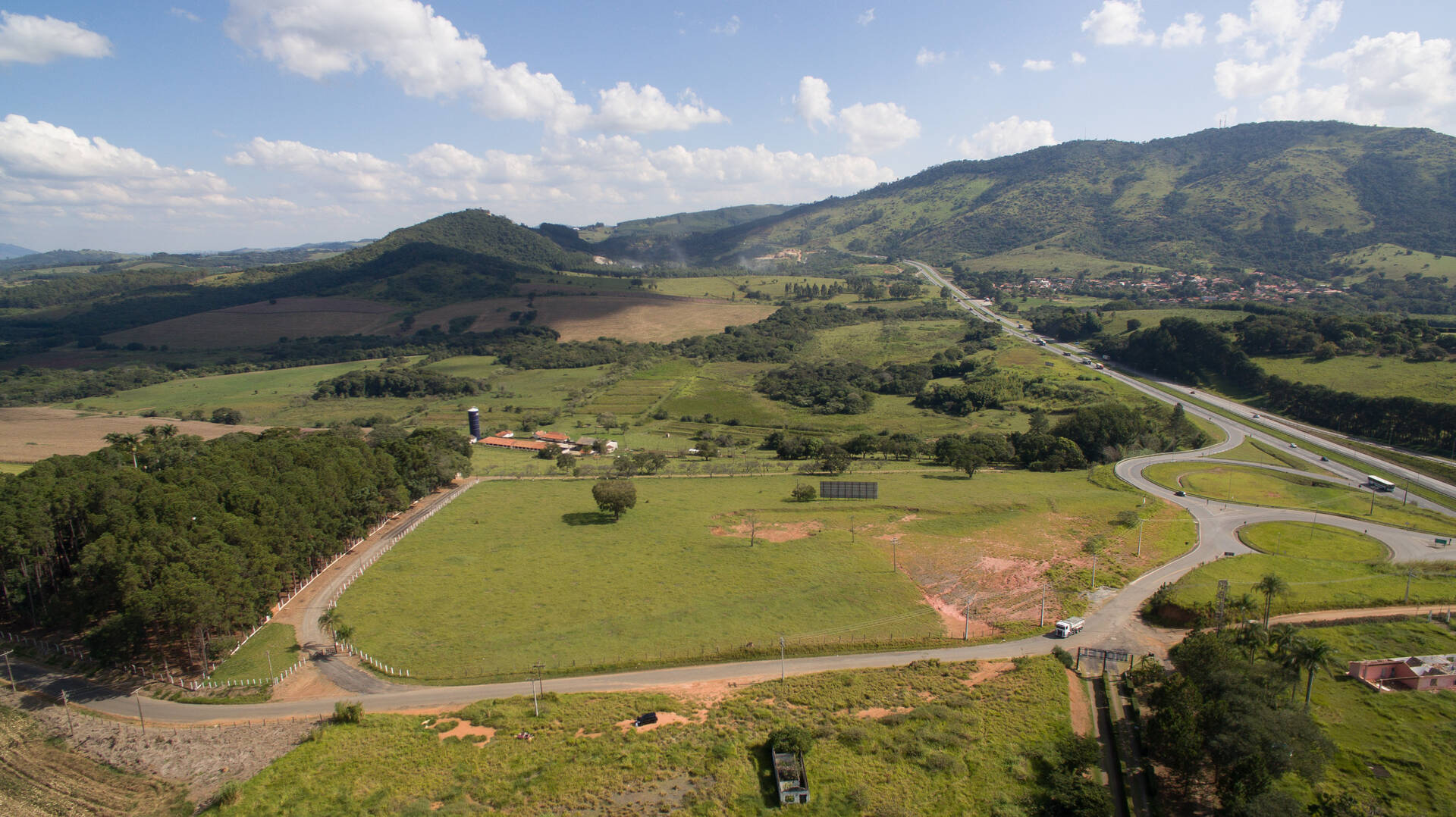 Terreno à venda, 45000m² - Foto 1