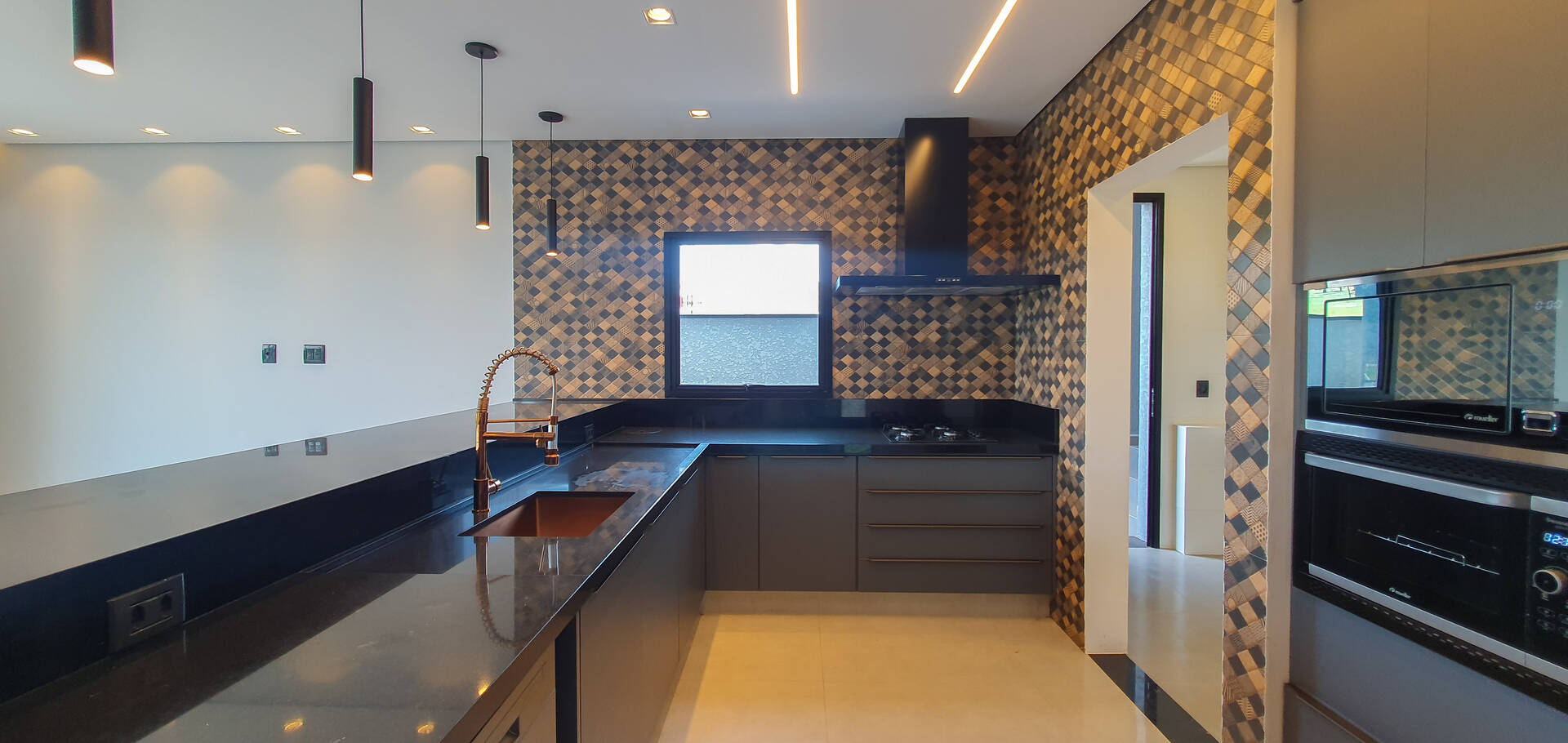 Casa à venda e aluguel com 4 quartos, 400m² - Foto 6